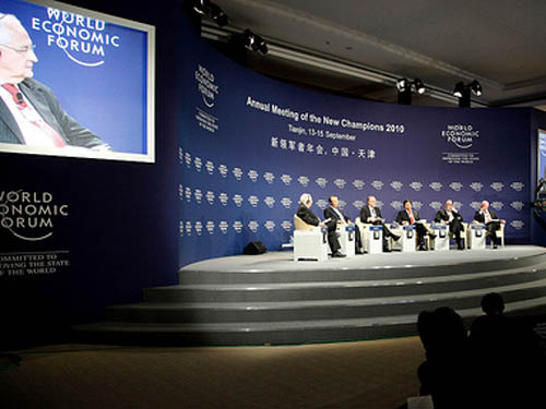 全球经济展望会议在天津召开，商务礼仪服务展现专业风采